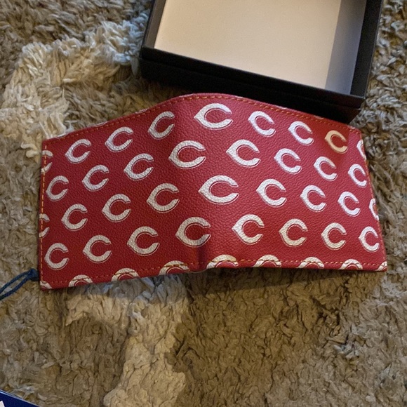 Men’s Leather Dooney & Burke Cincinnati Reds Wallet and Laces Bundle - Picture 6 of 10